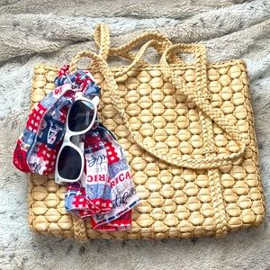 Women’s straw bag perfect size to hold a book/phone & small towel for the beach